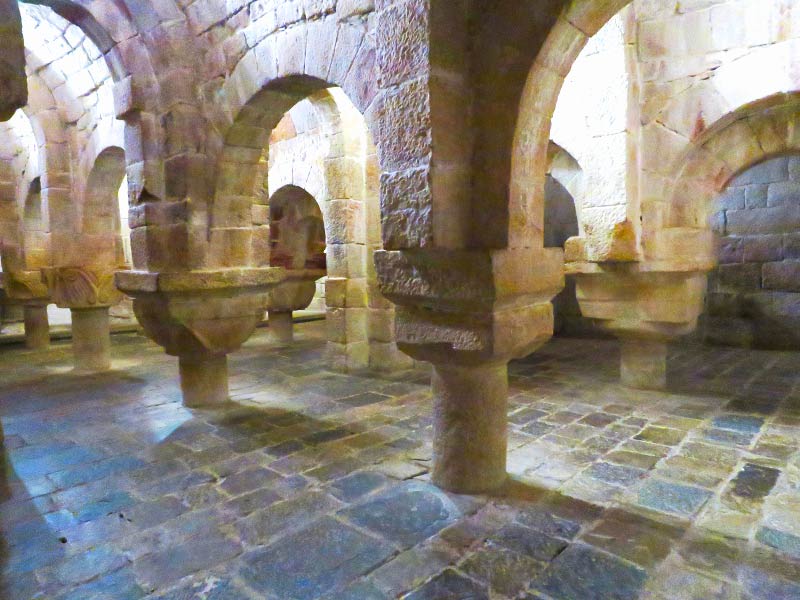 Monasterio e Leyre: Cripta.